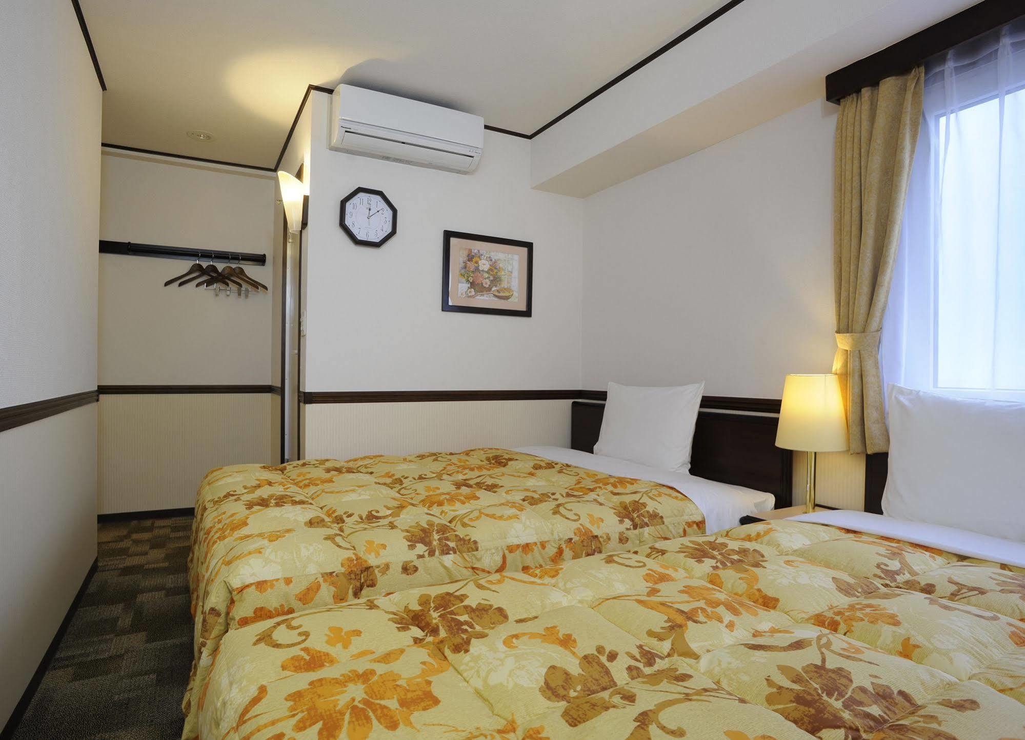 Toyoko Inn Kokura-Eki Minami-Guchi Kitakyushu Ngoại thất bức ảnh