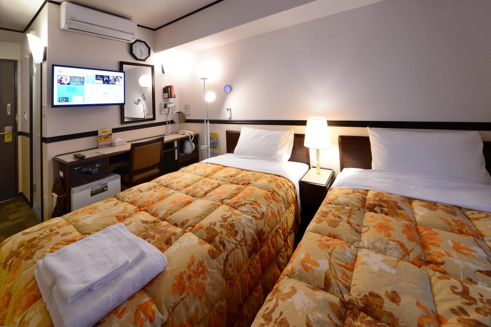 Toyoko Inn Kokura-Eki Minami-Guchi Kitakyushu Ngoại thất bức ảnh